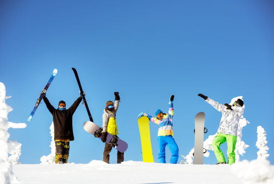 sci snowboard e slittini